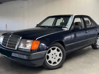 Gebraucht Mercedes 300 109 PS (80 kW) 1986 Blau Limousine