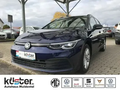 Używany VW Golf VIII Life 131 KM (96 kW) 2022 Niebieski Kombi