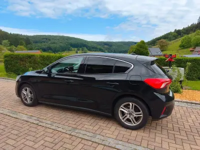 Gebraucht Ford Focus 125 PS (91 kW) 2018 Schwarz Limousine