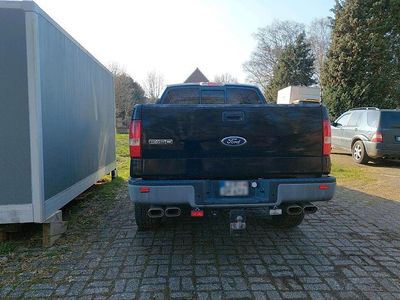 Usata Ford V8 301 CV (221 kW) 2004 Nero SUV