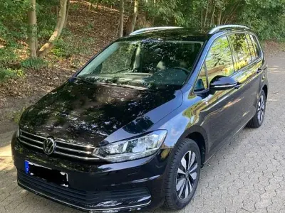 Second-hand VW Touran Move 122 CP (89 kW) 2024 Negru Monovolum