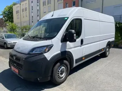 Gebraucht Peugeot Boxer 140 PS (102 kW) 2025 Weiss Van