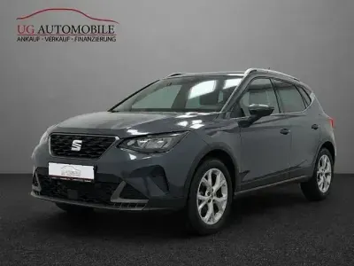 Używany Seat Arona FR 110 KM (80 kW) 2023 Szary SUV