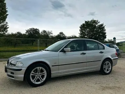 Gebraucht BMW 318 105 PS (77 kW) 1998 Silber Limousine