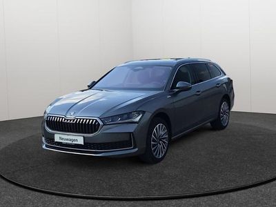 Neu Skoda Superb LAURIN & KLEMENT 150 PS (110 kW) 2025 Grau Kombi