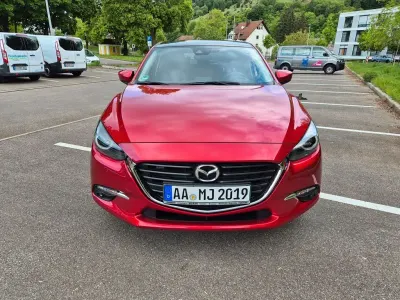 Używany Mazda 3 Signature 120 KM (88 kW) 2018 Czerwony Sedan/Limuzyna