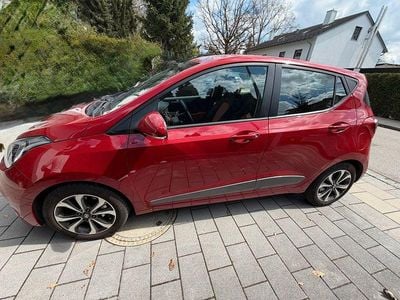 Gebraucht Hyundai i10 Trend 87 PS (63 kW) 2015 Rot Kleinwagen