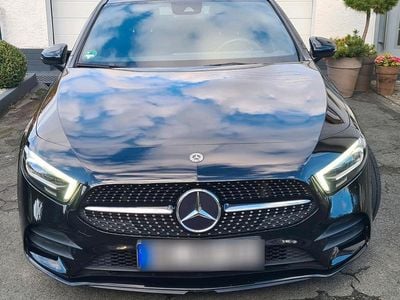 Schwarz Gebraucht 2019 Mercedes A180 AMG line Limousine | 19.000 € (Teuer)