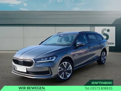 Neu Skoda Superb Selection 150 PS (110 kW) 2025 Graphitegrau metallic Kombi