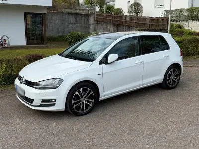 Gebraucht VW Golf VII LOUNGE 150 PS (110 kW) 2015 Weiß Limousine