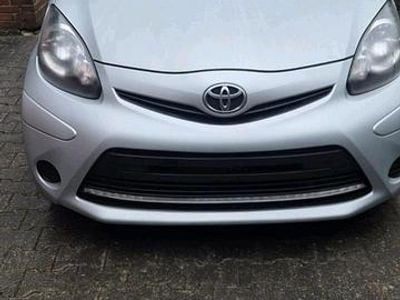 Gebraucht Toyota Aygo 68 PS (50 kW) 2013 Weiß Kleinwagen