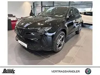Neu Alfa Romeo Junior 145 PS (106 kW) 2026 Schwarz (nero tortona uni) SUV