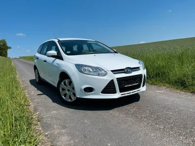 Gebraucht Ford Focus 101 PS (74 kW) 2014 Weiß Kombi