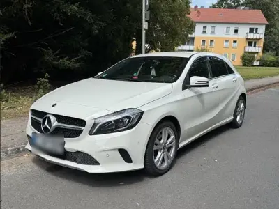 Gebraucht Mercedes A180 116 PS (85 kW) 2018 Weiß Limousine