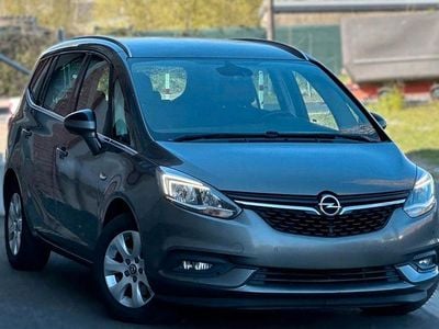 Quarz grau Gebraucht 2017 Opel Zafira Tourer Business Innovation Van / Kleinbus | 6.800 €
