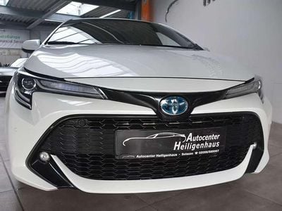 Gebraucht Toyota Corolla Hybrid Team 122 PS (89 kW) 2022 Weiß Limousine
