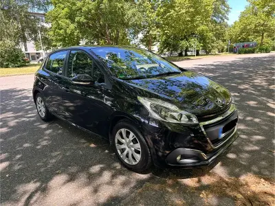 Gebraucht Peugeot 208 83 PS (61 kW) 2018 Kleinwagen