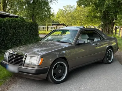 Gebraucht Mercedes E230 132 PS (97 kW) 1987 Braun Coupé