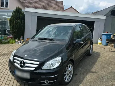 Używany Mercedes B200 136 KM (100 kW) 2010 Czarny Minivan