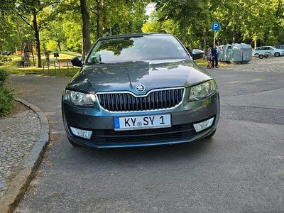 Gebraucht Skoda Octavia Ambition 105 PS (77 kW) 2014 Schwarz Kleinwagen