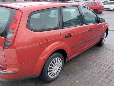 Gebraucht Ford Focus 101 PS (74 kW) 2005 Rot Kombi