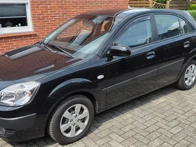 Gebraucht Kia Rio EX 97 PS (71 kW) 2007 Schwarz Limousine