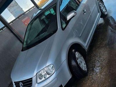 Grau Gebraucht 2005 VW Touran Trendline Van / Kleinbus | 2.950 € (Fairer Preis)