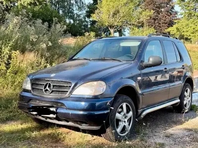 Gebraucht Mercedes ML320 218 PS (160 kW) 1998 Blau SUV