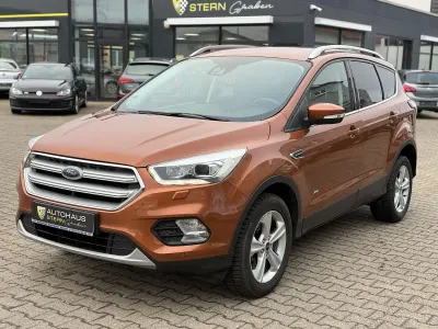 Używany Ford Kuga Titanium 175 KM (128 kW) 2018 Złoty SUV