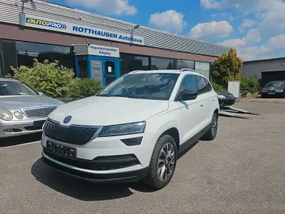 Używany Skoda Karoq Drive 150 KM (110 kW) 2021 Biały SUV