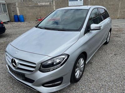 Usata Mercedes B180 122 CV (89 kW) 2015 Argento Monovolume