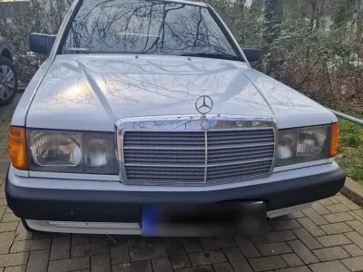 Używany Mercedes 190 77 KM (56 kW) 1990 Szary Sedan/Limuzyna