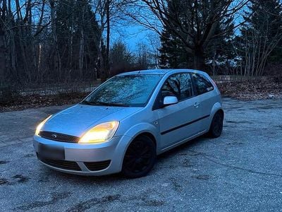 Gebraucht Ford Fiesta 70 PS (51 kW) 2005 Grau Kleinwagen