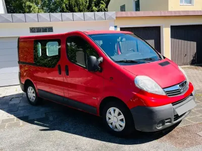 Gebraucht Opel Vivaro 145 PS (106 kW) 2011 Rot Van / Kleinbus