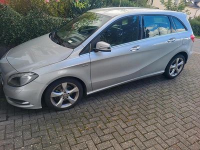 Gebraucht Mercedes B180 122 PS (89 kW) 2014 Silber Van / Kleinbus