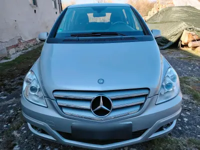 Gebraucht Mercedes B180 109 PS (80 kW) 2009 Silber Van / Kleinbus