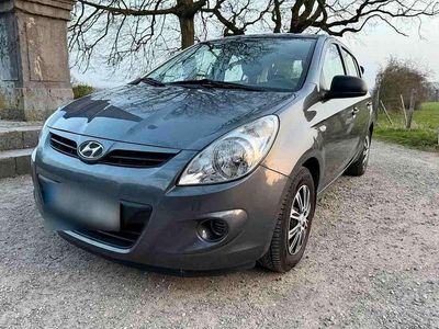 Gebraucht Hyundai i20 Classic 77 PS (56 kW) 2012 Grau Kleinwagen