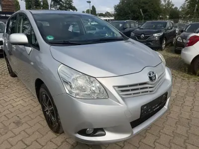 Gebraucht Toyota Verso Life 147 PS (108 kW) 2009 Silber Van / Kleinbus