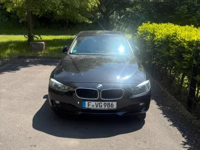 Gebraucht BMW 320 184 PS (135 kW) 2012 Schwarz Limousine