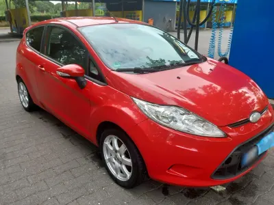 Gebraucht Ford Fiesta 70 PS (51 kW) 2009 Rot Kleinwagen