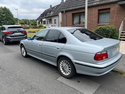 BMW 523