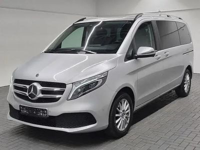 Gebraucht Mercedes V250 190 PS (139 kW) 2022 Brillantsilber metallic Van / Kleinbus