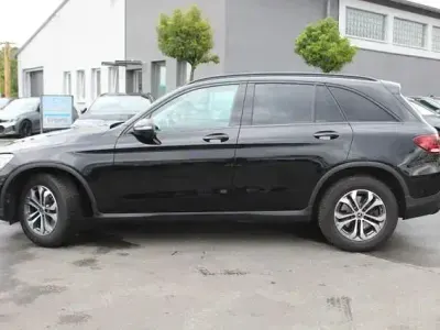 Gebraucht Mercedes GLC220 Night 194 PS (142 kW) 2022 Obsidianschwarz  metalliclack SUV