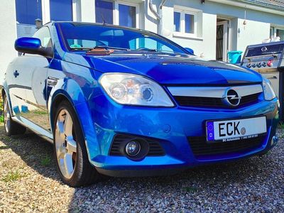 Usado Opel Tigra 90 HP (66 kW) 2004 Azul Cabrios