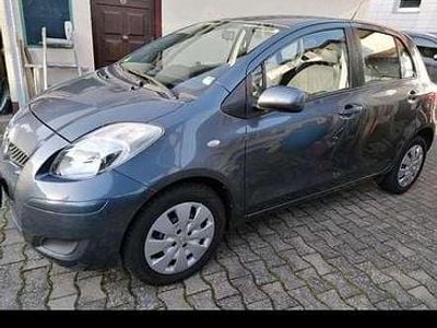 Usata Toyota Yaris Sol 101 CV (74 kW) 2009 Grigio Utilitaria