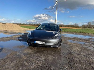 Begagnad Tesla Model 3 377 kW (513 HK) 2022 Grå Sedan