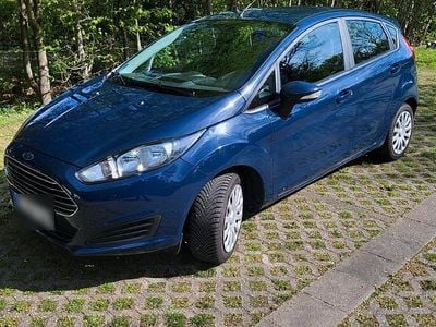 Begagnad Ford Fiesta 80 HK (58 kW) 2015 Blå Halvkombi