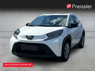 Gebraucht Toyota Aygo X X-play 72 PS (52 kW) 2023 Weiß SUV
