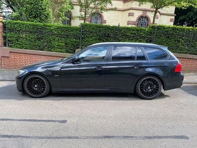 Schwarz Gebraucht 2012 BMW 320 Kombi | 6.750 € (Guter Preis)