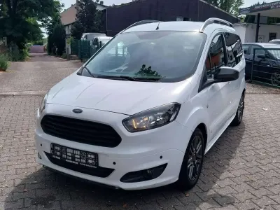 Gebraucht Ford Tourneo Courier Sport 101 PS (74 kW) 2017 Frostweiß Van / Kleinbus